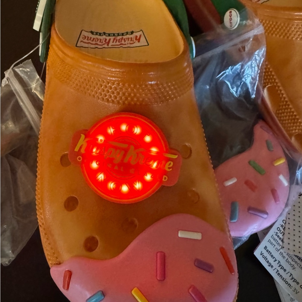 Crocs x Krispy Kreme Classic Clog – Limited Edition - Picture 6 of 16